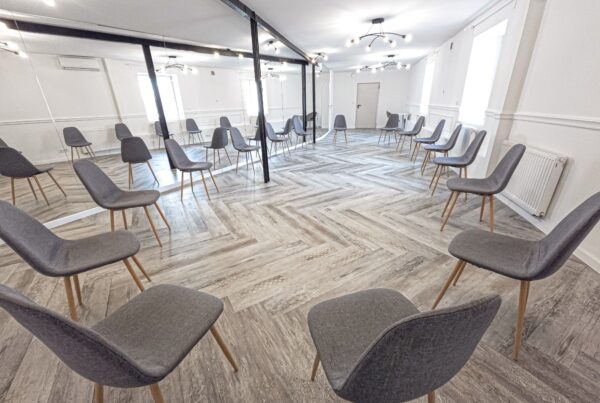 svg+xml;charset=utf-8,%3Csvg%20xmlns%3D'http%3A%2F%2Fwww.w3